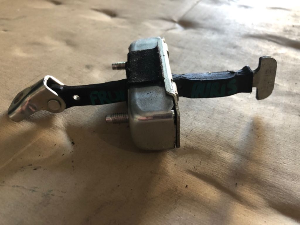 68610-12190 | Обмежувач дверей передн. лів. TOYOTA AURIS 06-12 - Фото 3