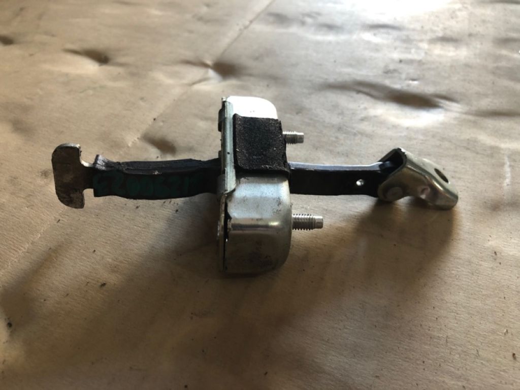 68610-12190 | Обмежувач дверей передн. лів. TOYOTA AURIS 06-12 - Фото 4