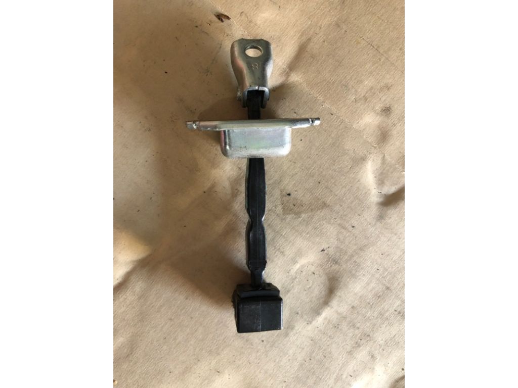 5702A040 | Обмежувач дверей передн. лів. MITSUBISHI OUTLANDER XL 05-13