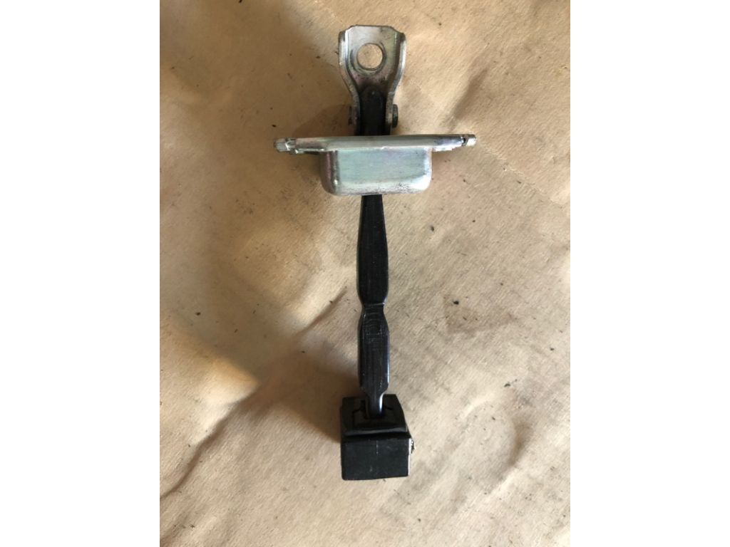 5702A040 | Обмежувач дверей передн. лів. MITSUBISHI OUTLANDER XL 05-13 - Фото 2