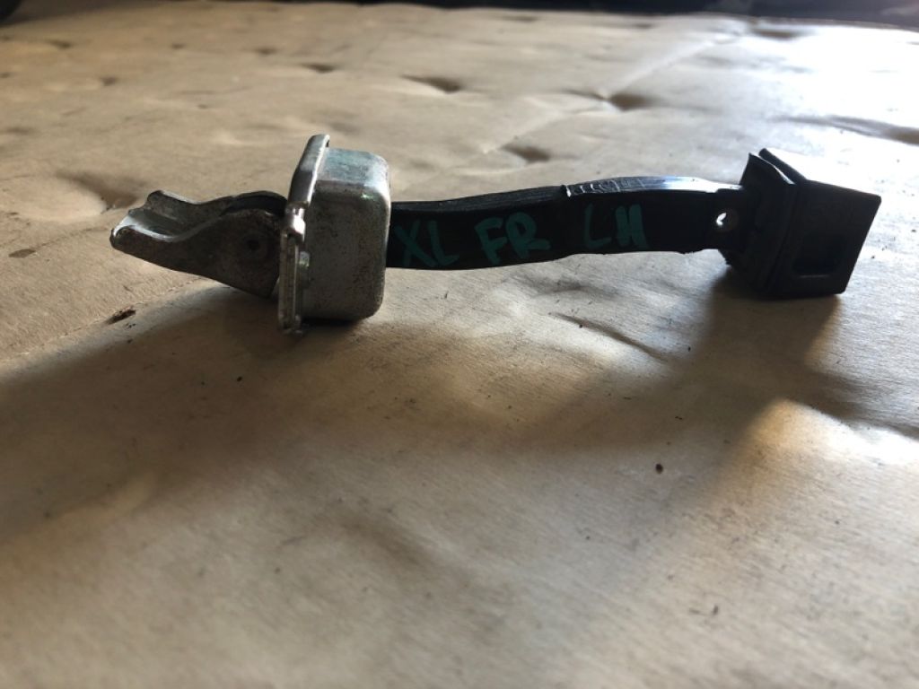 5702A040 | Обмежувач дверей передн. лів. MITSUBISHI OUTLANDER XL 05-13 - Фото 3