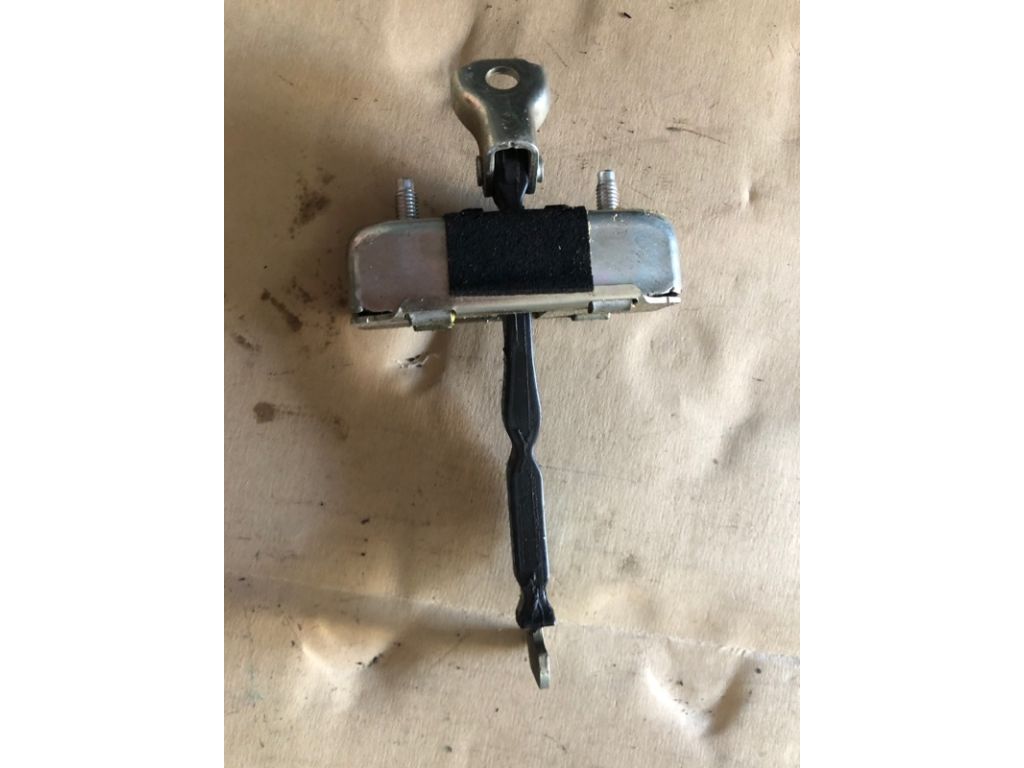 68630-02120 | Обмежувач дверей задн. прав. TOYOTA AURIS 06-12 - Фото 2