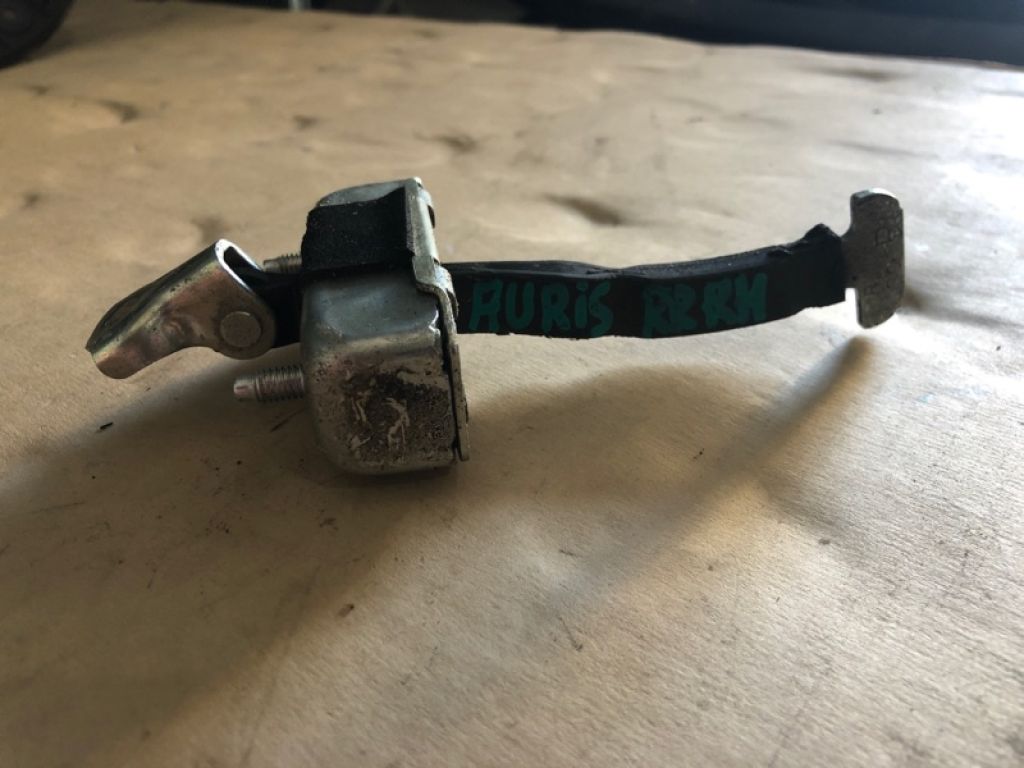 68630-02120 | Обмежувач дверей задн. прав. TOYOTA AURIS 06-12 - Фото 3