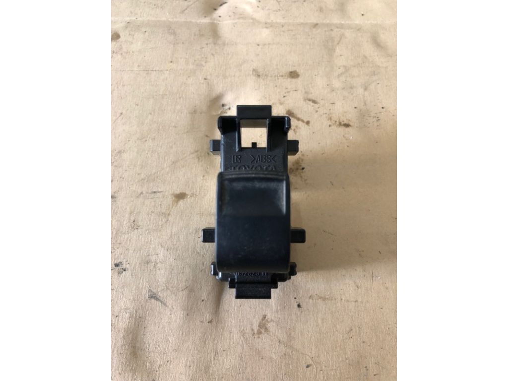 84810-0D030 | Кнопка склопідіймача TOYOTA AURIS 06-12