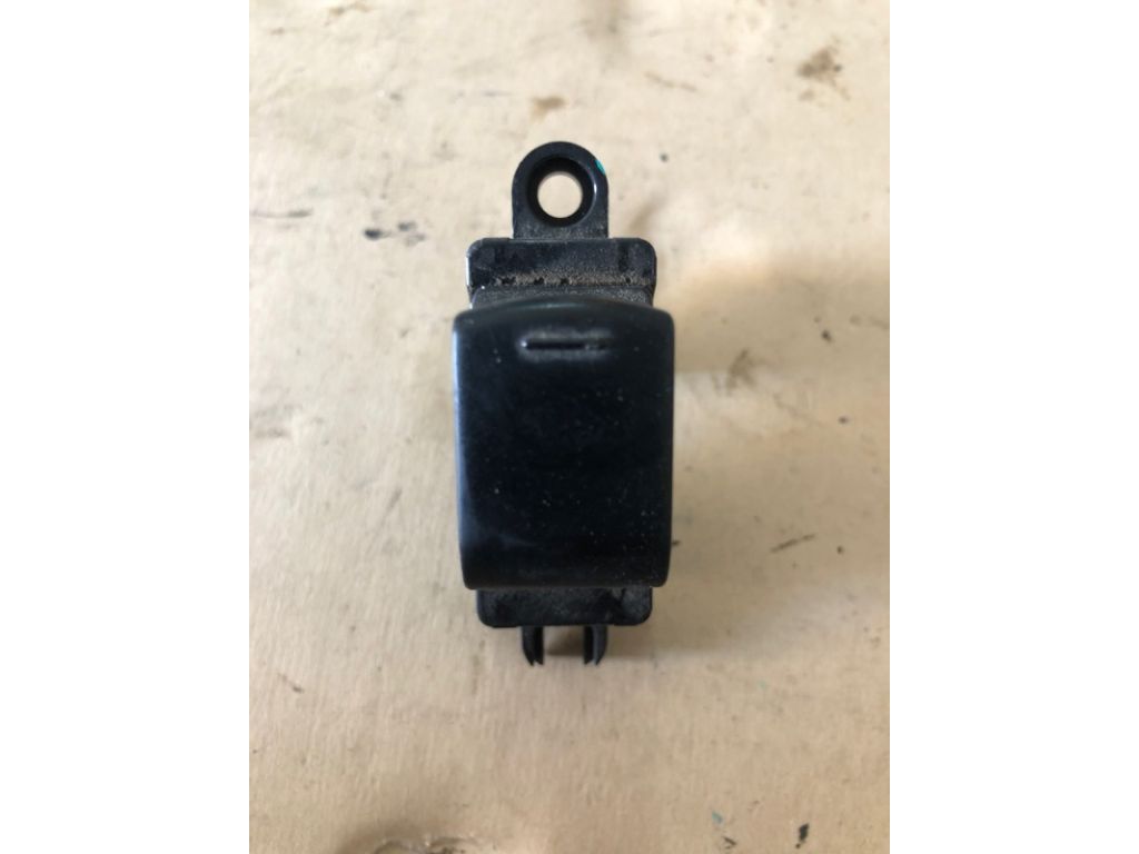 25411-AX010 | Кнопка склопідіймача NISSAN TEANA J31 03-07
