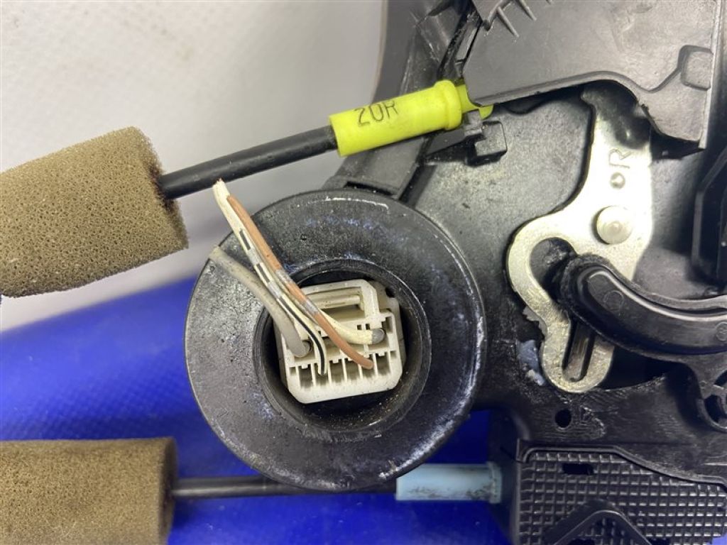 69050-0E010 | Замок двери задн. прав. LEXUS RX300/330/350/400 03-09 - Фото 8