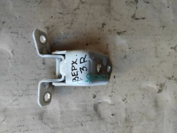 Петля двері верхня задн. прав. MAZDA 3 BL 09-13