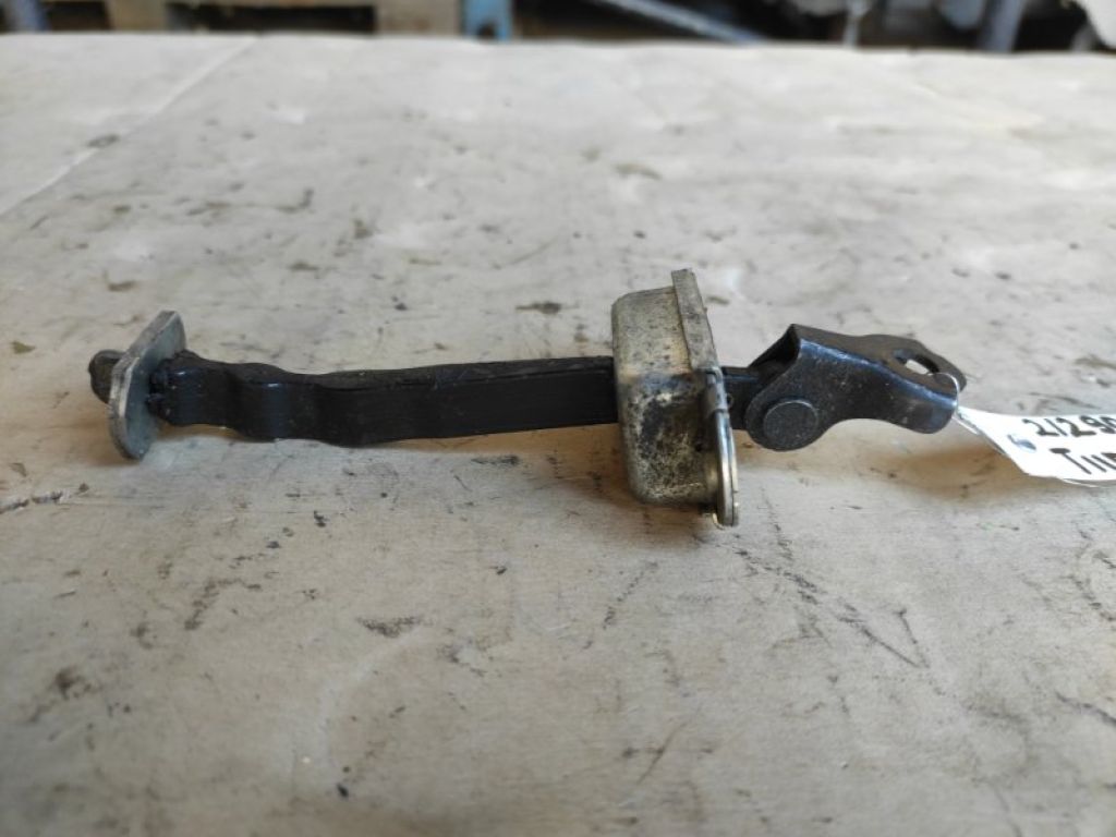 82430-ZR80A | Обмежувач дверей задн. лів. NISSAN TIIDA/VERSA C11 04-11 - Фото 3