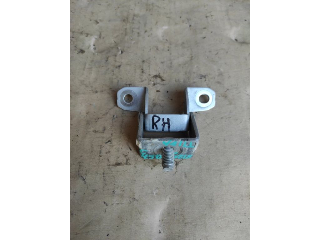 90400-ED00A | Петля крышки багажника прав. NISSAN TIIDA/VERSA C11 04-11