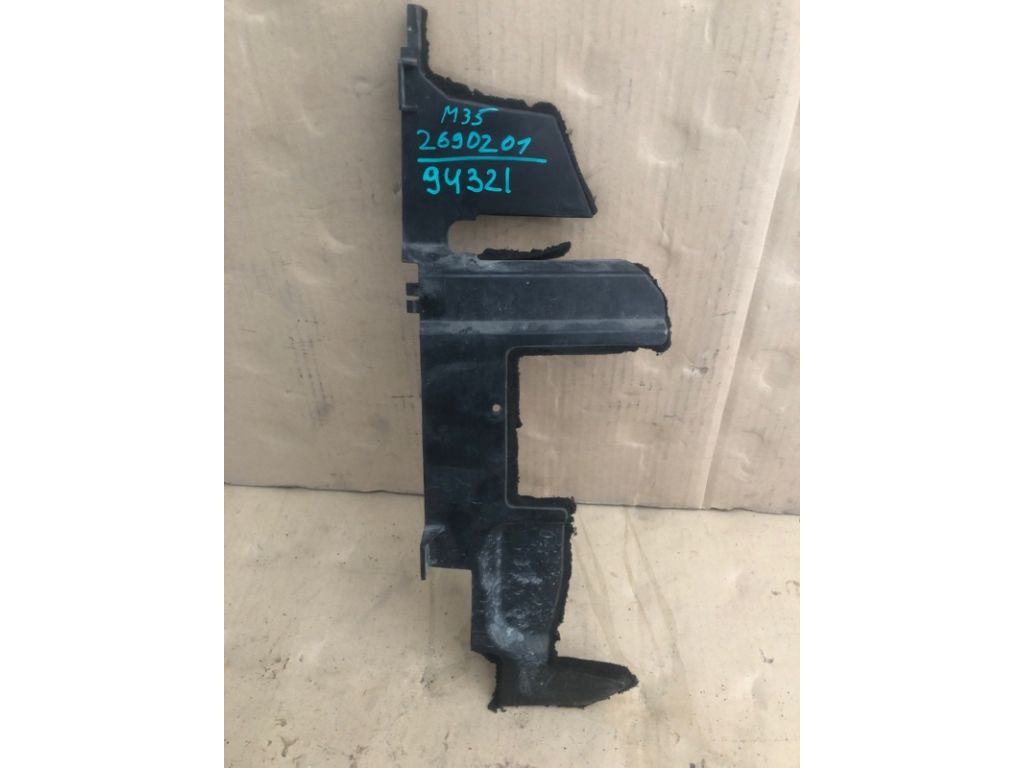 92185-EG000 | Дефлектор радіатора передн. лів. INFINITI M35/M45 04-10