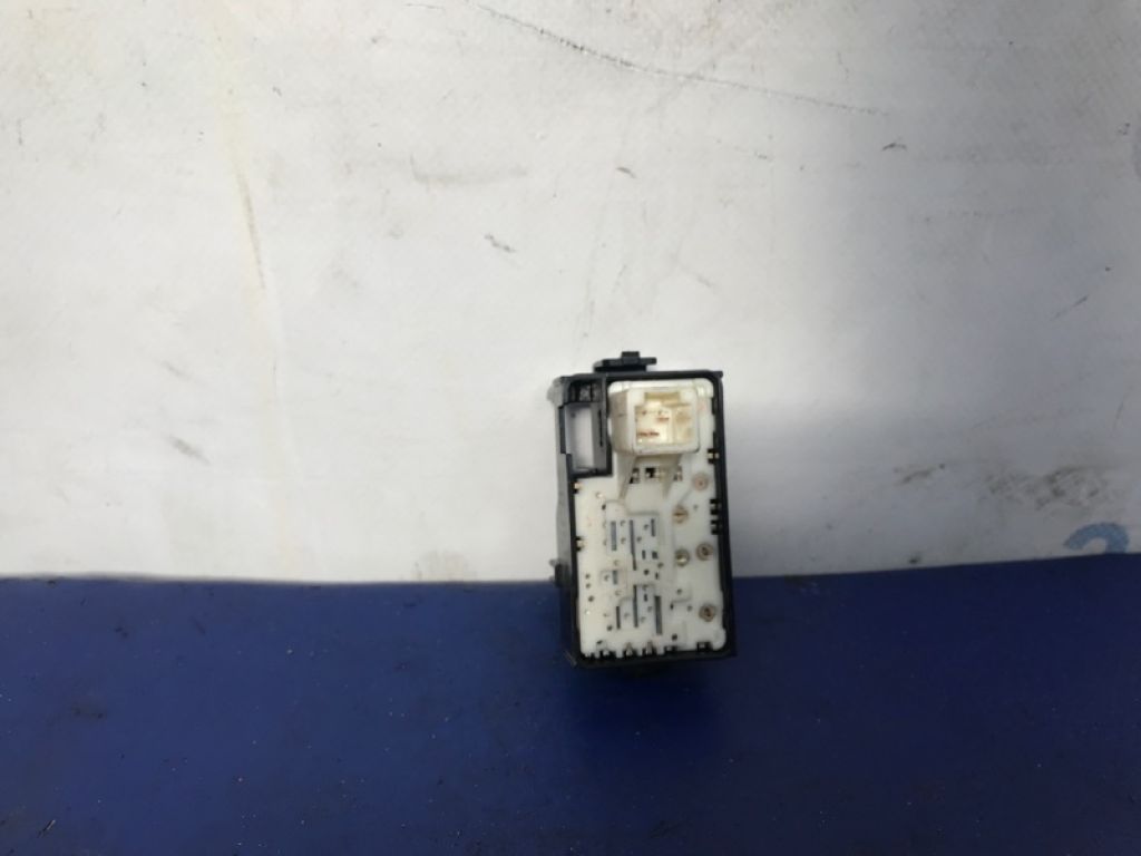84810-0T010 | Кнопка склопідіймача TOYOTA SIENNA 11-16 - Фото 3