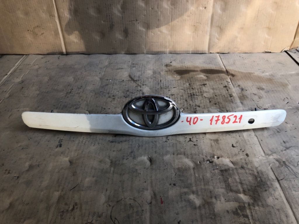 76811-33130-A0 | Панель подсветки номера задн. TOYOTA CAMRY 40 06-11