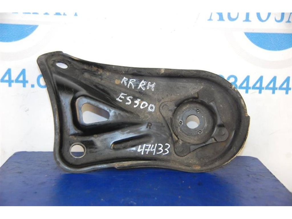 51023-33040 | Крепление балки подвески прав. LEXUS ES300 ES330 01-06