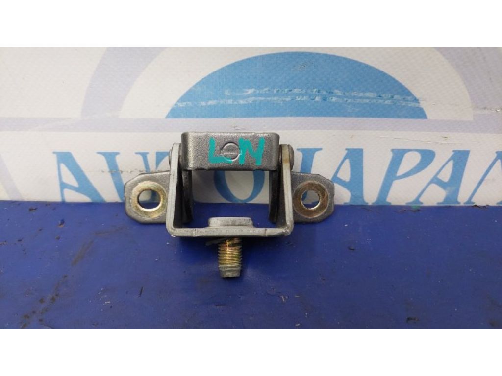 90400-ED00A | Петля кришки багажника лів. NISSAN TIIDA/VERSA C11 04-11