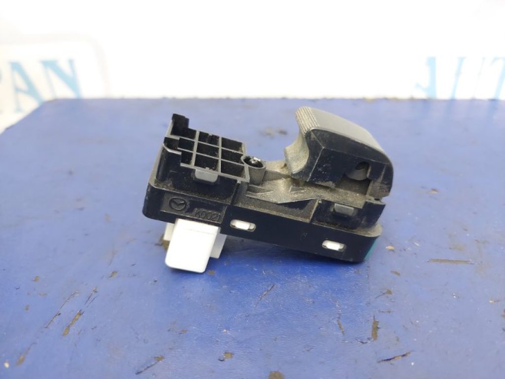 BBM2-66-370 | Кнопка стеклоподъемника задн. лев. MAZDA 3 BL 09-13