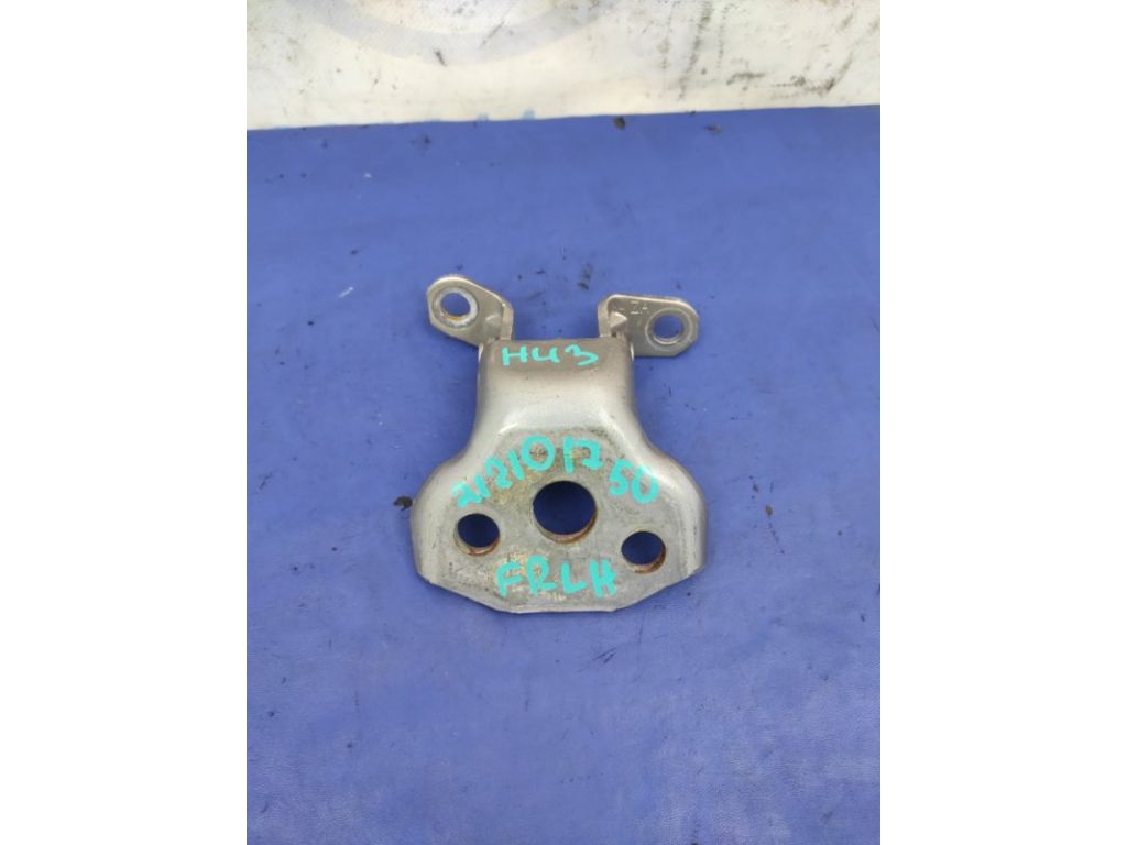 60079SG011 | Петля двері нижня передн. лів. SUBARU FORESTER 12-19