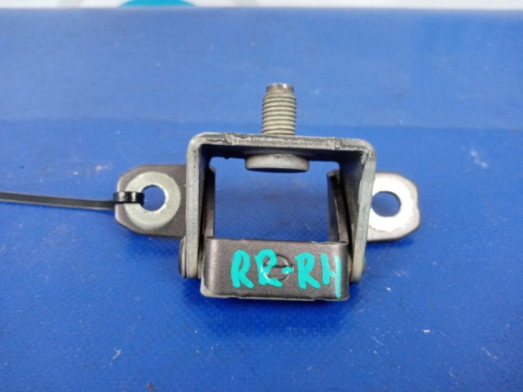 90400-ED00A | Петля крышки багажника лев. NISSAN TIIDA/VERSA C11 04-11