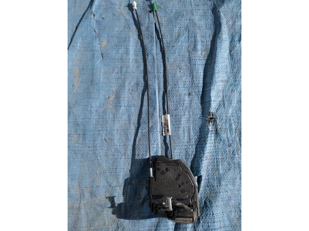 69060-42020 | Замок двері задн. лів. TOYOTA AURIS 06-12