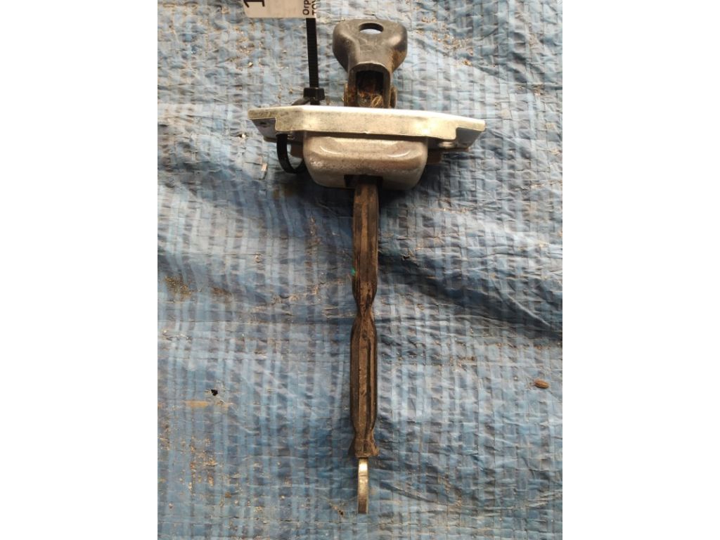 68630-12110 | Обмежувач дверей задн. лів. TOYOTA AURIS 06-12