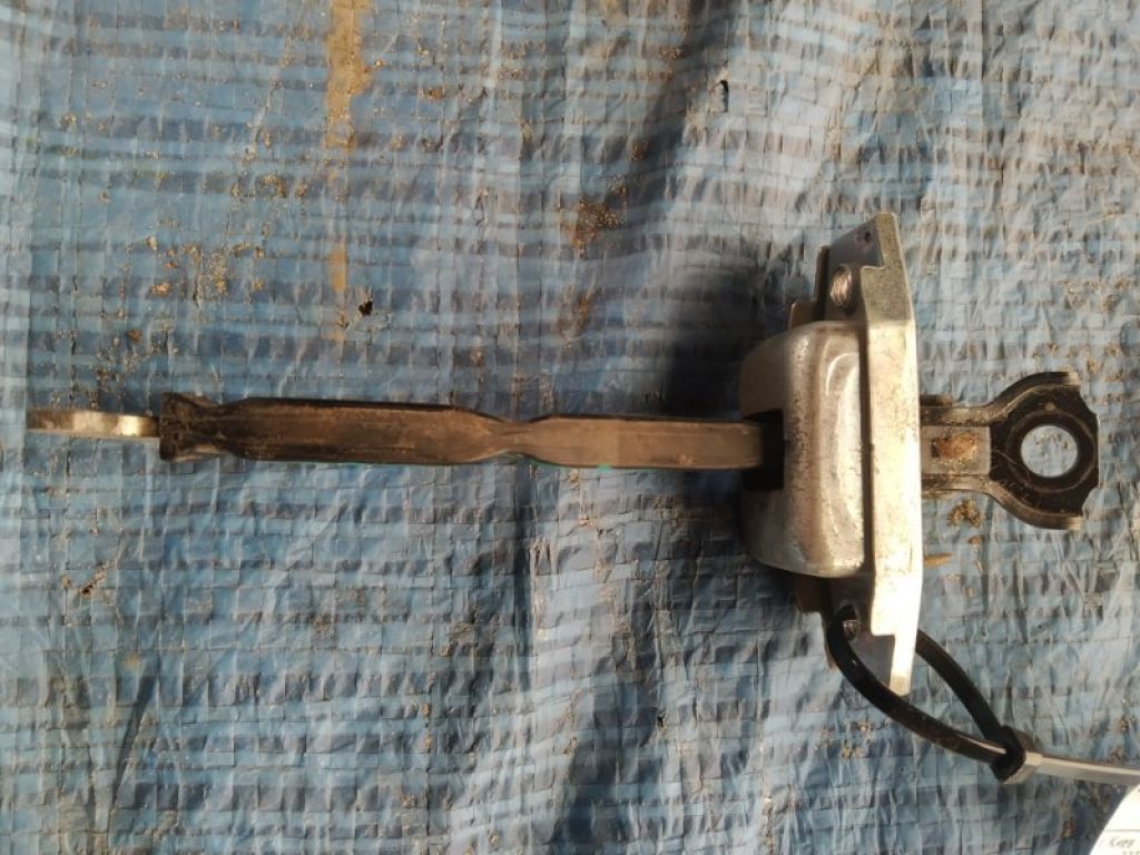 68630-12110 | Обмежувач дверей задн. лів. TOYOTA AURIS 06-12 - Фото 3