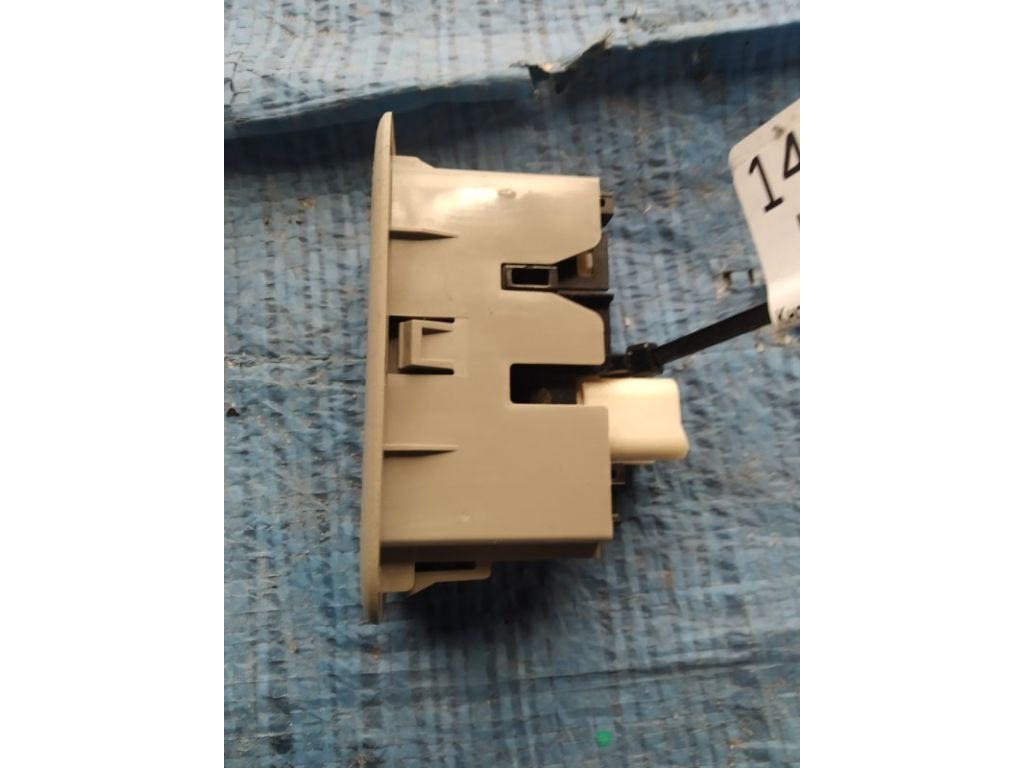 84810-0D030 | Кнопка стеклоподъемника TOYOTA AURIS 06-12 - Фото 2