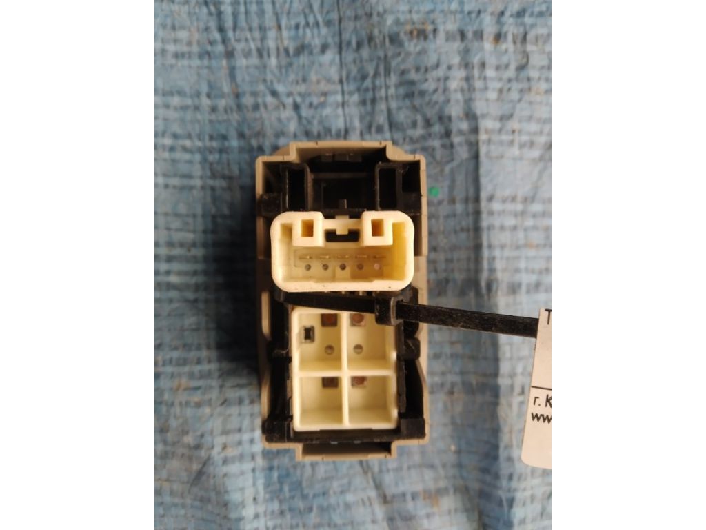 84810-0D030 | Кнопка стеклоподъемника TOYOTA AURIS 06-12 - Фото 3