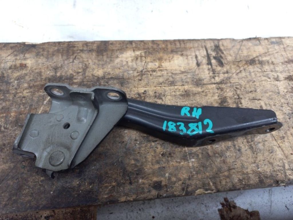 57260SG0009P | Петля капота прав. SUBARU FORESTER 12-19
