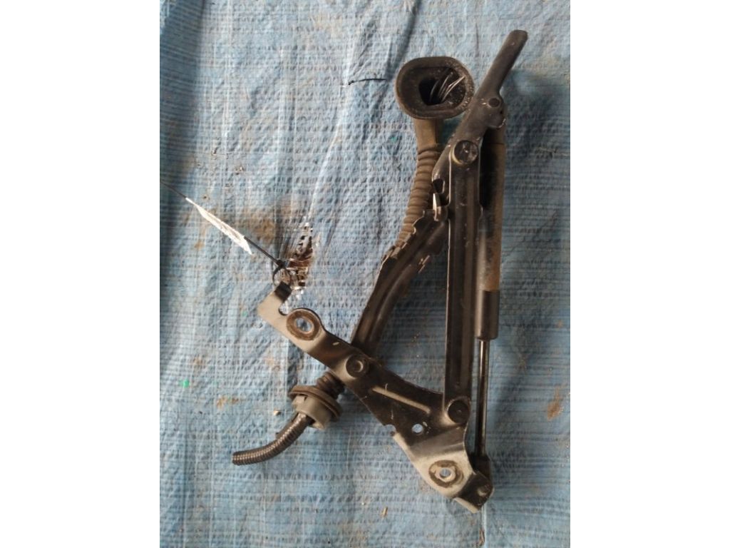 BBM4-52-720A | Петля крышки багажника лев. MAZDA 3 BL 09-13