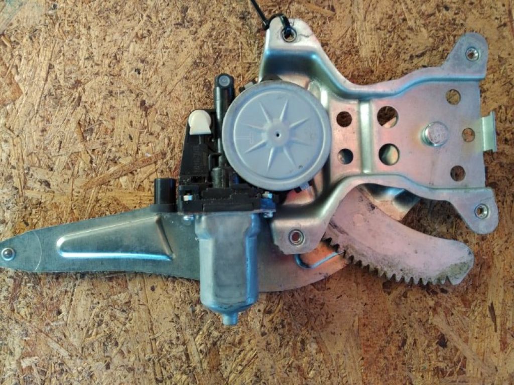 83502-79J12 | Стеклоподъемник задн. лев. SUZUKI SX4 06-13