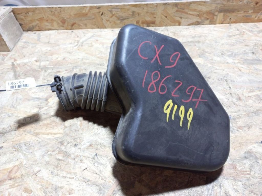 CY01-13-220A | Патрубок воздушного фильтра MAZDA CX-9 06-16