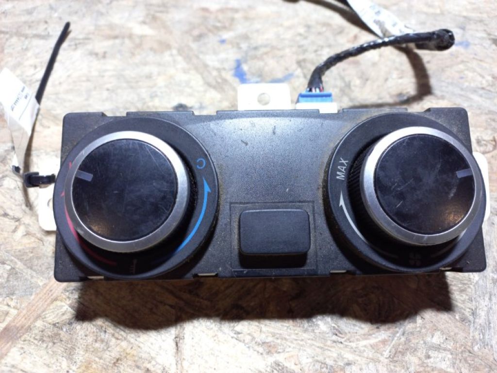 TD11-61-325D | Блок управления печкой задн. MAZDA CX-9 06-16