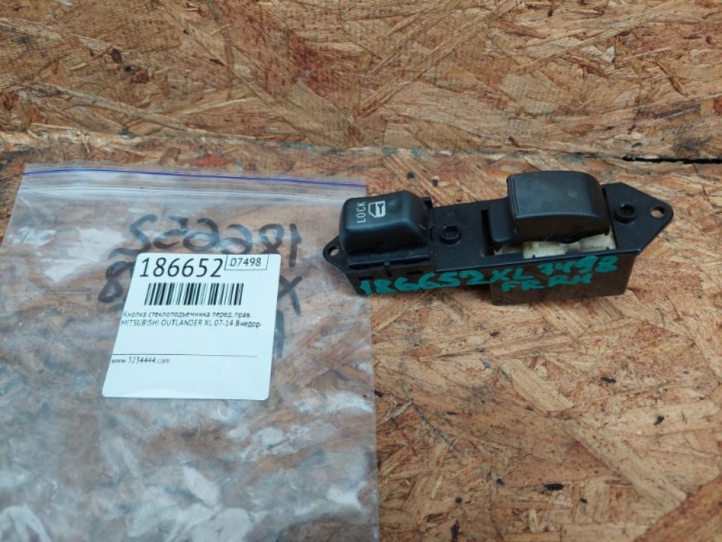 MR587946 | Кнопка стеклоподъемника передн. прав. MITSUBISHI OUTLANDER XL 05-13