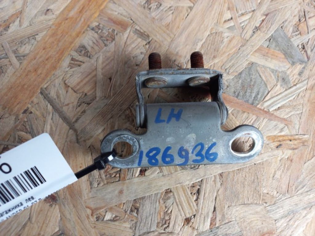 68810-52060 | Петля кришки багажника лів. TOYOTA HIGHLANDER 01-07