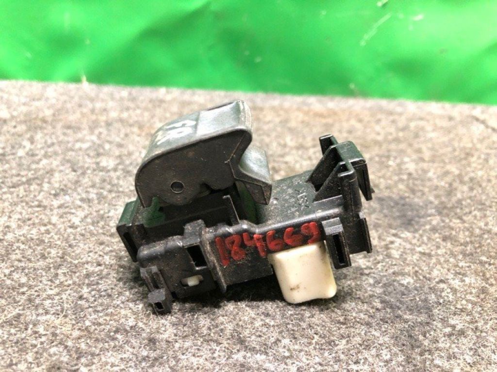 84810-52030 | Кнопка стеклоподъемника TOYOTA CAMRY 40 06-11
