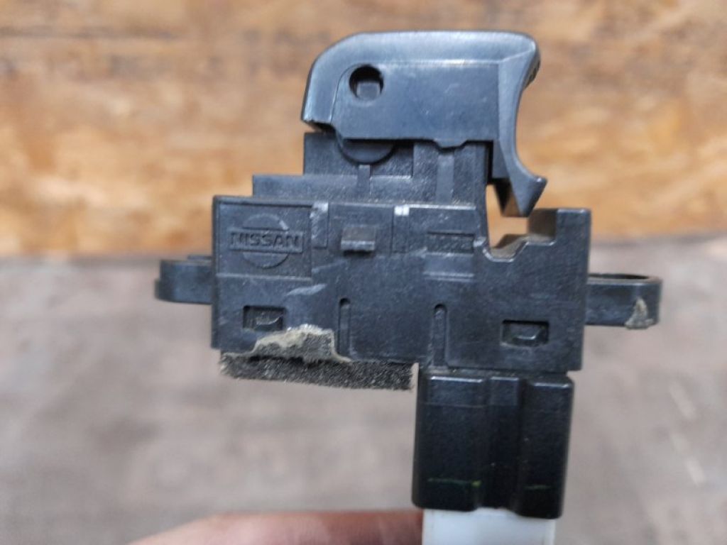 25411-JK00A | Кнопка склопідіймача задн. прав. INFINITI FX/QX70 S51 08-17