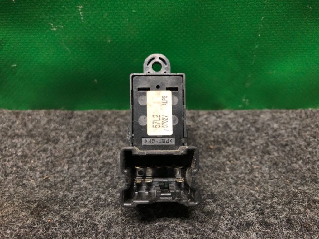 37995-57L20 | Кнопка склопідіймача задн. SUZUKI KIZASHI 09-14 - Фото 3