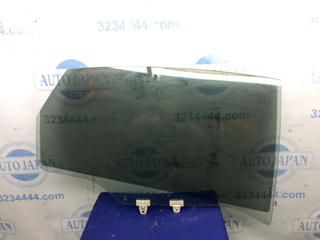 82300-9Y000 | Скло дверей задн. прав. NISSAN TEANA J31 03-07