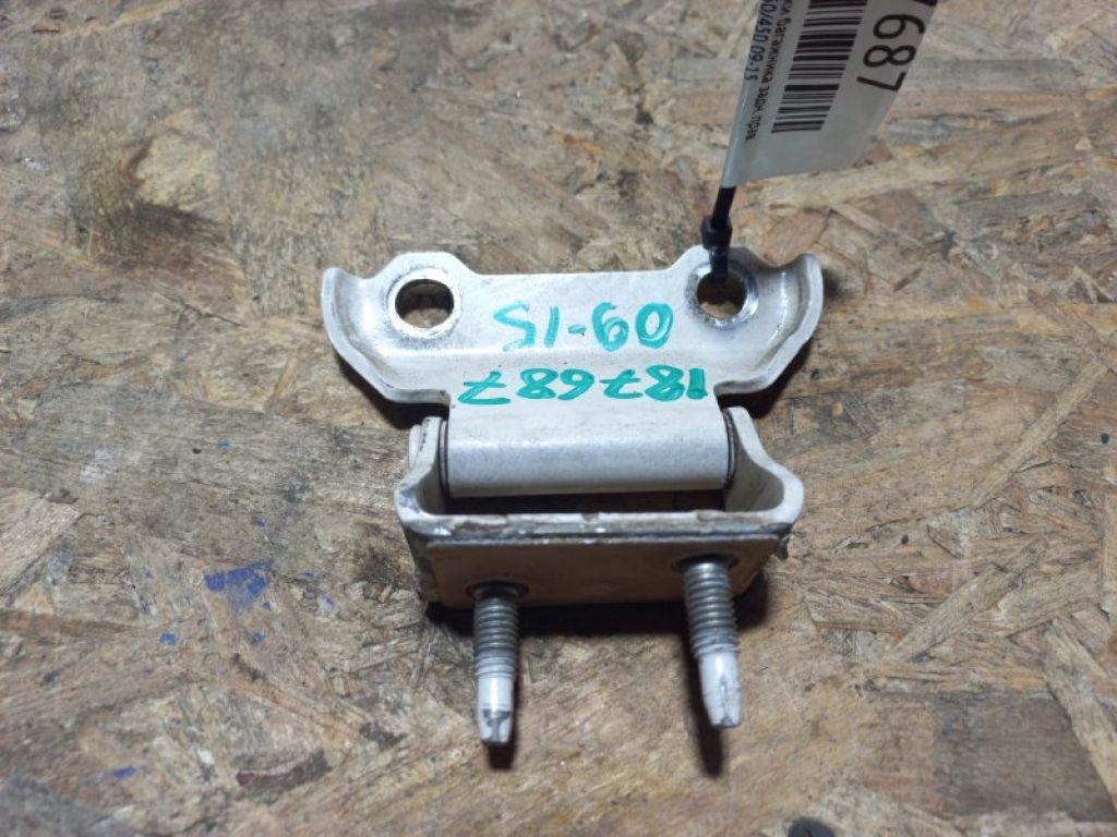 68810-0E020 | Петля крышки багажника задн. прав. LEXUS RX350/450 09-15