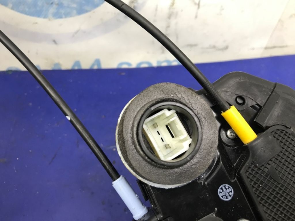 69050-42020 | Замок двері задн. прав. TOYOTA AURIS 06-12 - Фото 4