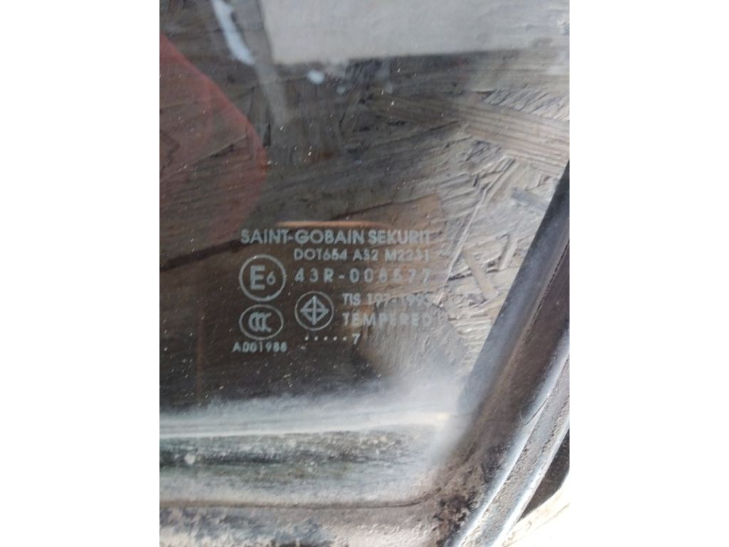 BN8V-73-661A | Стекло двери глухое задн. лев. MAZDA 3 BK 03-08 - Фото 3