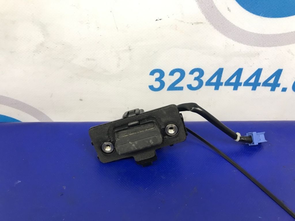 74810-SEA-013 | Кнопка відкриття багажника зовнішня задн. HONDA ACCORD CL7 / TSX 03-08