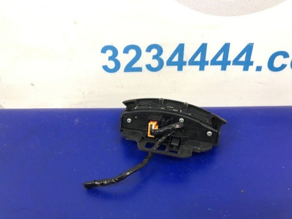 8750A021 | Кнопки на руль MITSUBISHI OUTLANDER XL 05-13 - Фото 2