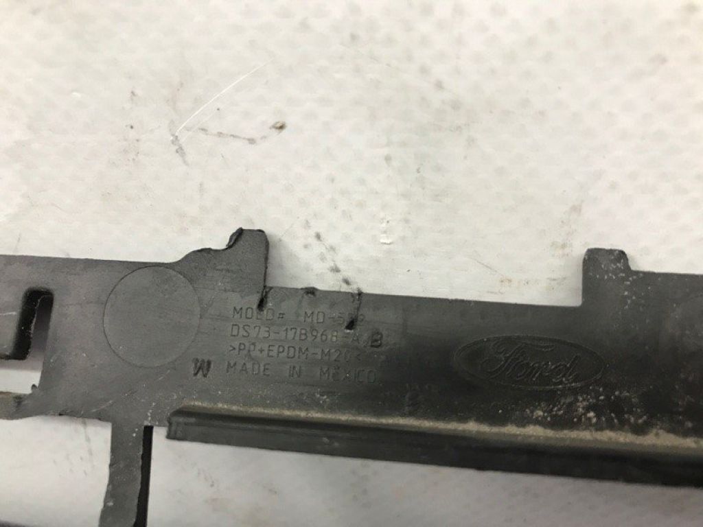 DS7Z-17K945-AB | Решетка переднего бампера FORD FUSION 14- - Фото 3