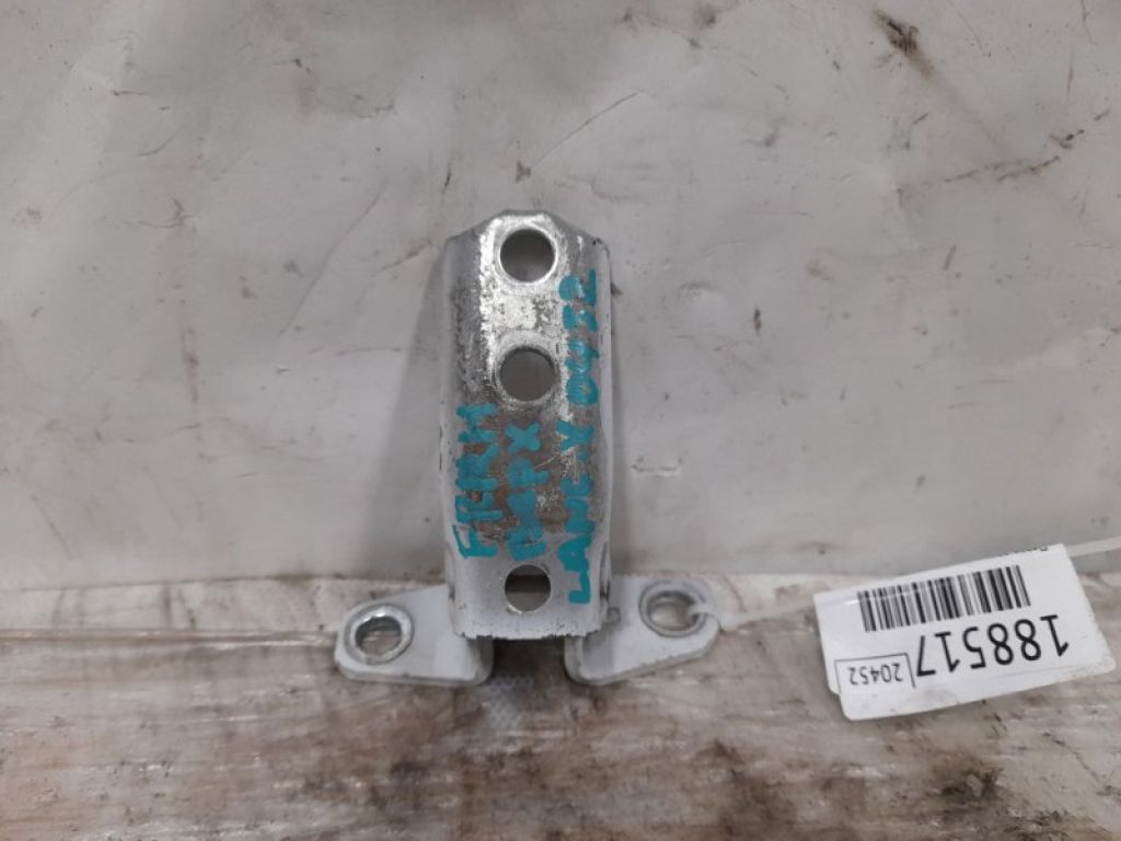 5702A063 | Петля двери нижняя передн. прав. MITSUBISHI LANCER X 10 07-15