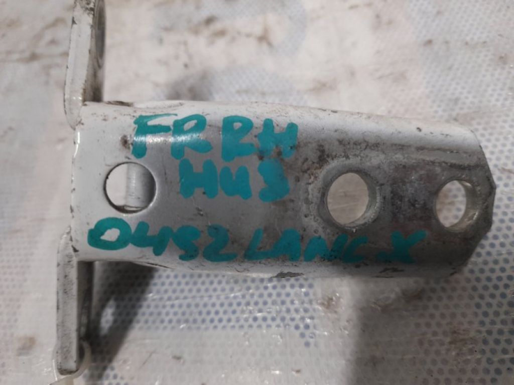 5702A005 | Петля двері нижня передн. прав. MITSUBISHI LANCER X 10 07-15 - Фото 2