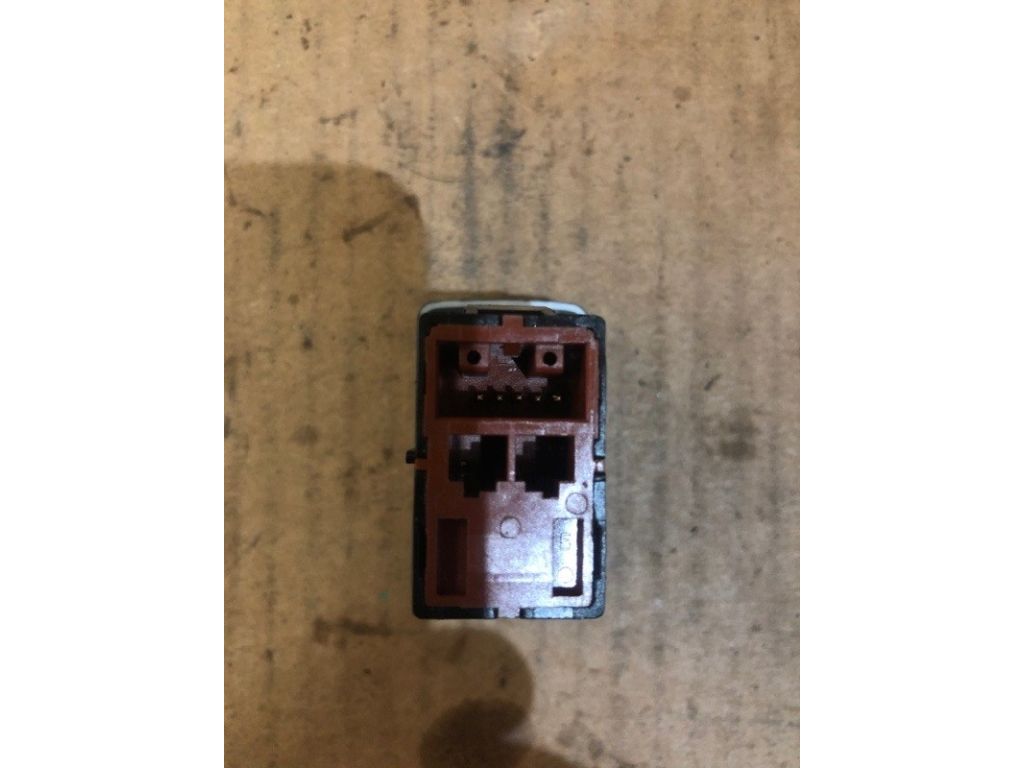 35370-TX4-003 | Кнопка закрывания крышки багажника ACURA RDX 12-19 - Фото 3