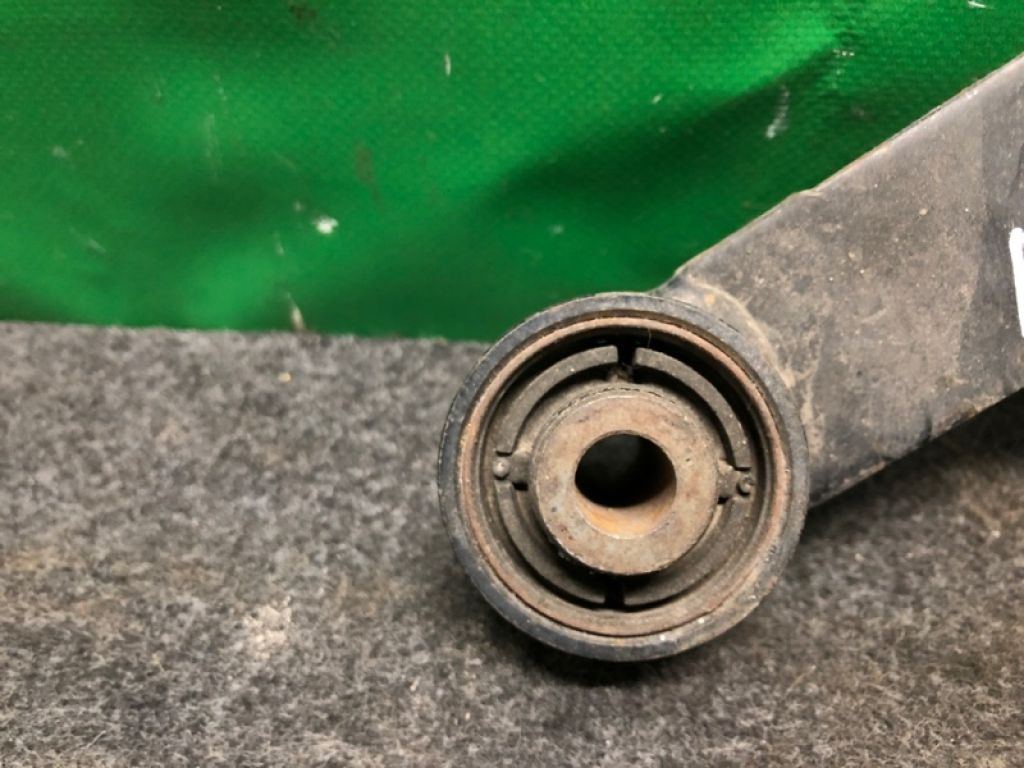 46201-57L00 | Важіль задньої підвіски поперечний верхній прав. SUZUKI KIZASHI 09-14 - Фото 3