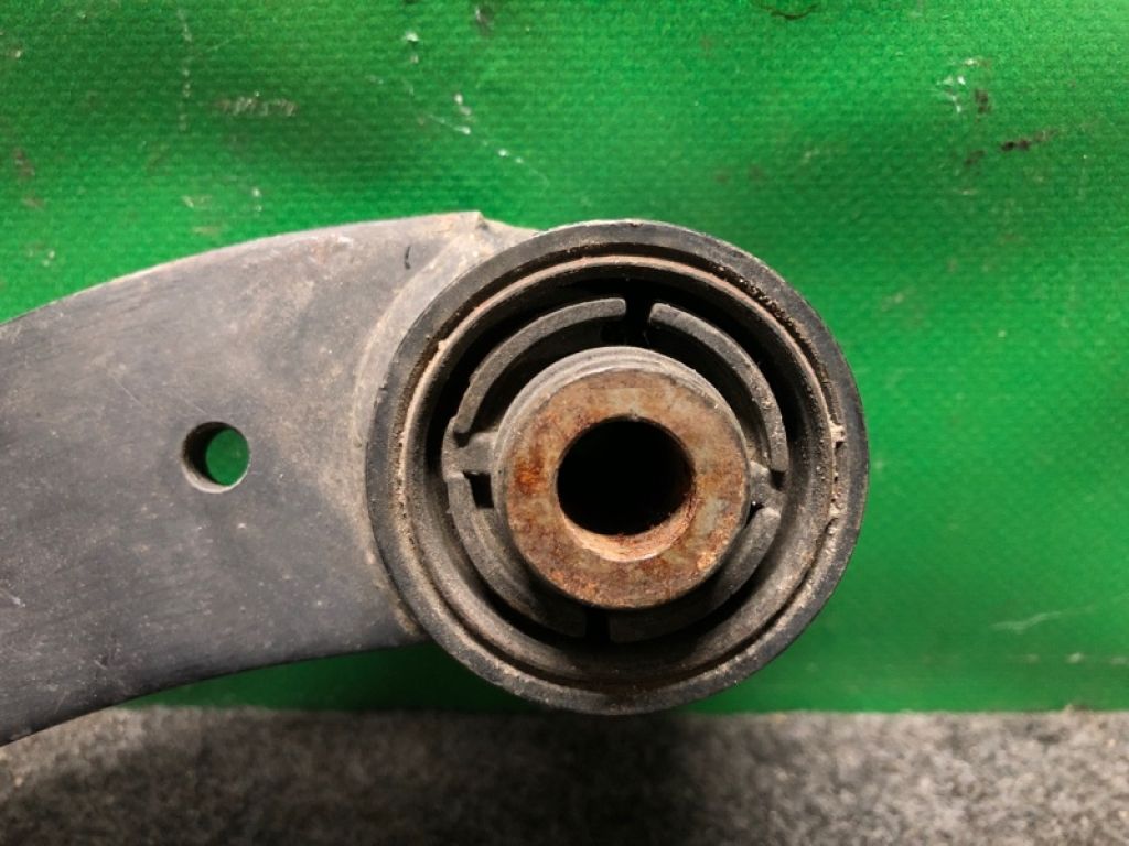 46202-57L00 | Важіль задньої підвіски поперечний верхній лів. SUZUKI KIZASHI 09-14 - Фото 2