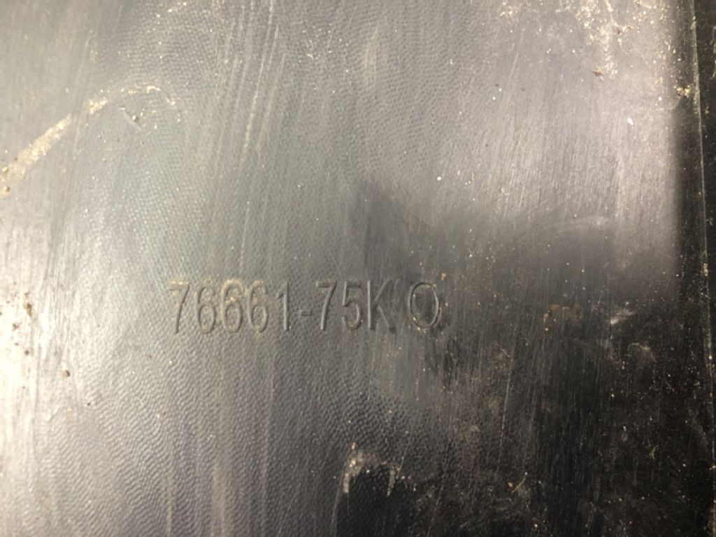 76661-75K00-5PK | Накладка панелі багажника внутрішня SUZUKI SX4 06-13 - Фото 3