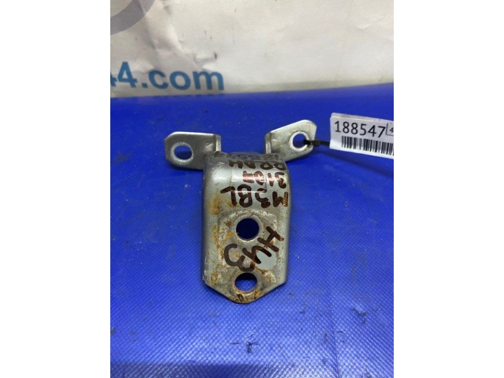 D461-72-240A | Петля двері нижня задн. прав. MAZDA 3 BL 09-13